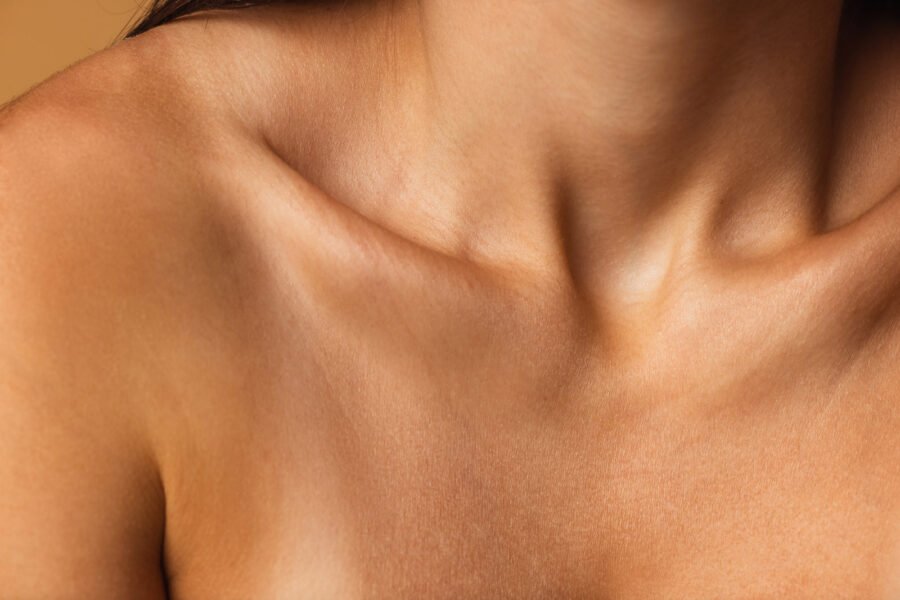 Ladies' collar bones